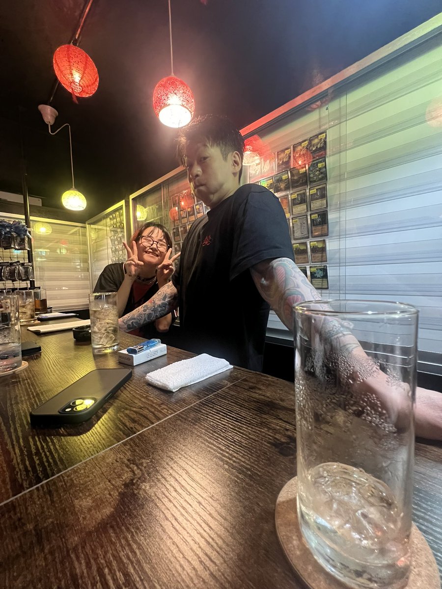 vape_worx's tweet photo. めちゃくちゃ近所‼️
京都木屋町にTOMさんがオープン🔥
トレーディングカード、ボードゲームに加えてVAPEも扱うBARです🙆‍♂️
Dr.VAPORさんとの紙煙会でも人気のお店😍
VAPEWORXからのTOMさんでVAPE話を✌️
今日、明日26日(日)がプレオープン
8月1日（土）グランドオープンです🤩 https://t.co/9GBtcLmGJS