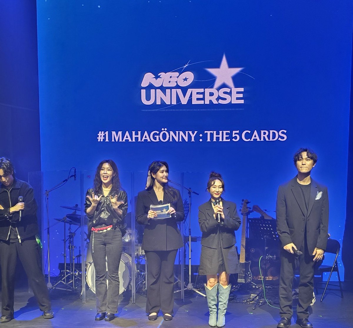 Seul__9's tweet photo. @NEOartistry_ 마하고니 이후로 A여고도 등교하고 지금까지 심장 하트 모양으로 뛰는 거 아시는 분
ㄴ(심장은 원래 하트라는 나쁜 말 ㄴㄴ🫶🏻)

천재아기깜고 최민경 배우님이 어쩜 찰떡같이 어울리는 네오와 함께 했는지 ❤️‍ 네오 감다살이네요...🥹 종의 기원에서도 색다른 캐릭터를 뽐내주셔서 응원하는 중 🫶🏻 https://t.co/RRWt25Jg1A