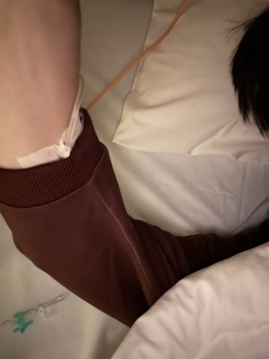 one_jill_one's tweet photo. 昨日の夜搬送されて、入院
だるい、、、 https://t.co/FJHe859zFD