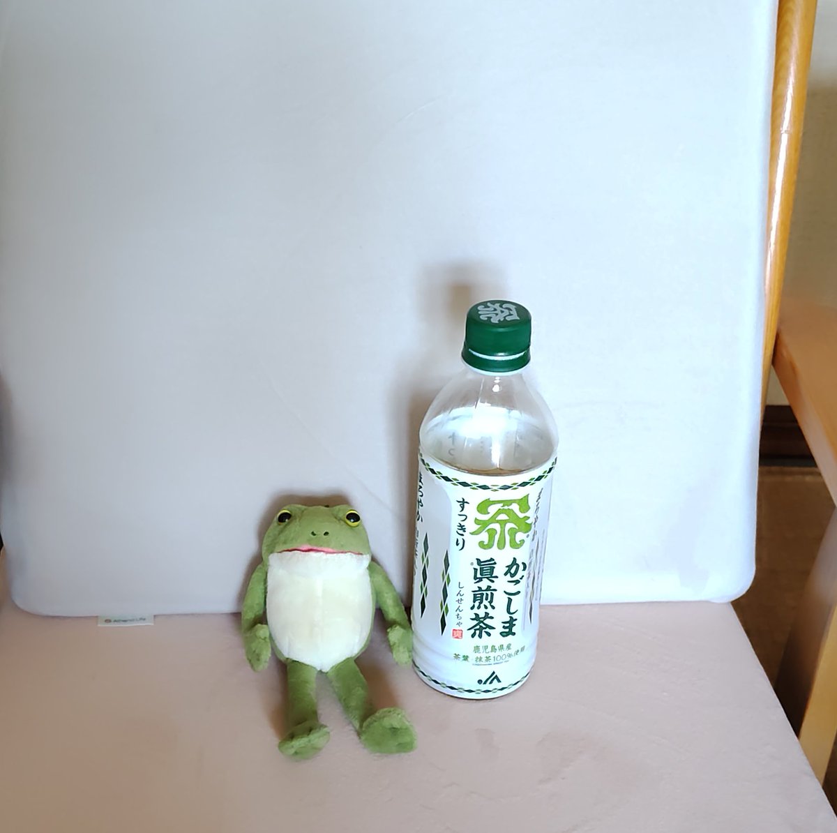 afroeno's tweet photo. 重要任務を終え
美味しいお弁当を食べ
更にアイスを食べ
お茶でまったり

もう少し涼しくなったら(ならない💦)
草ボーボーを何とかすべく
完全防備で向かわねば

家族には熱中症になるから
やめろと言われているけど
あれを見たら動かずにはいられない！ https://t.co/dl3wgD5aRJ