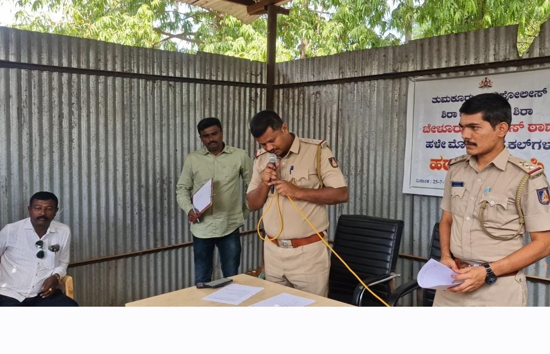 SPTumkur's tweet photo. ಚೇಳೂರು ಪೊಲೀಸ್ ಠಾಣಾ ವ್ಯಾಪ್ತಿಯ ವಾರಸುದಾರರಿಲ್ಲದ 01 ಟ್ರೈಲರ್ & 08 ದ್ವಿಚಕ್ರ ವಾಹನಗಳನ್ನು ಸರ್ಕಾರದ ಆದೇಶದಂತೆ CPI ಗುಬ್ಬಿ ರವರ ನೇತೃತ್ವದಲ್ಲಿ ಹರಾಜು ಪ್ರಕ್ರಿಯೆಯನ್ನು ಮಾಡಿ ವಾಹನಗಳನ್ನು ವಿಲೇವಾರಿ ಮಾಡಲಾಯಿತು.
#TumakuruDistrictPolice
#ChelurPS
#UnclaimedVehicle
@venkatashok https://t.co/I4cXUoqEeG
