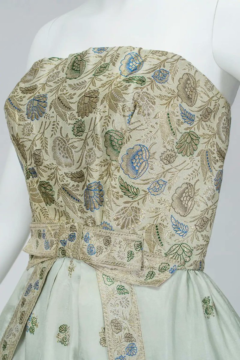 LaurenCDeutsch's tweet photo. #Ootd is this 1950s Jacques Cassia silver brocade cocktail dress. Cassia was a Lebanese designer mostly famous in the 60-70s for his metal work and futuristic style. Therefore, this is a rare view of his early work, which was more conventional. #Fashionhistory https://t.co/eLuu3HvnZN