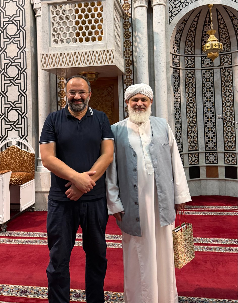 tahakilinctan's tweet photo. "Uzun ve yorucu hastalıklar geçiren bir yakınınızın adım adım iyileştiğini gördüğünüzde ne hissederseniz, ben de Şâm-ı Şerîf’e her gidişimde aynı hislerle doluyorum. 2024’ün son günlerinden itibaren bir ayağım sürekli orada ve her seferinde istikbale dair umutlarım artmış olarak İstanbul’a dönüyorum."

Taha Kılınç'ın Şam izlenimleri...

Tatlı bir Şam akşamı:
https://t.co/Nbb3EdDvrH

Bir bereket ocağı:
https://t.co/ZdVrdx1mvi