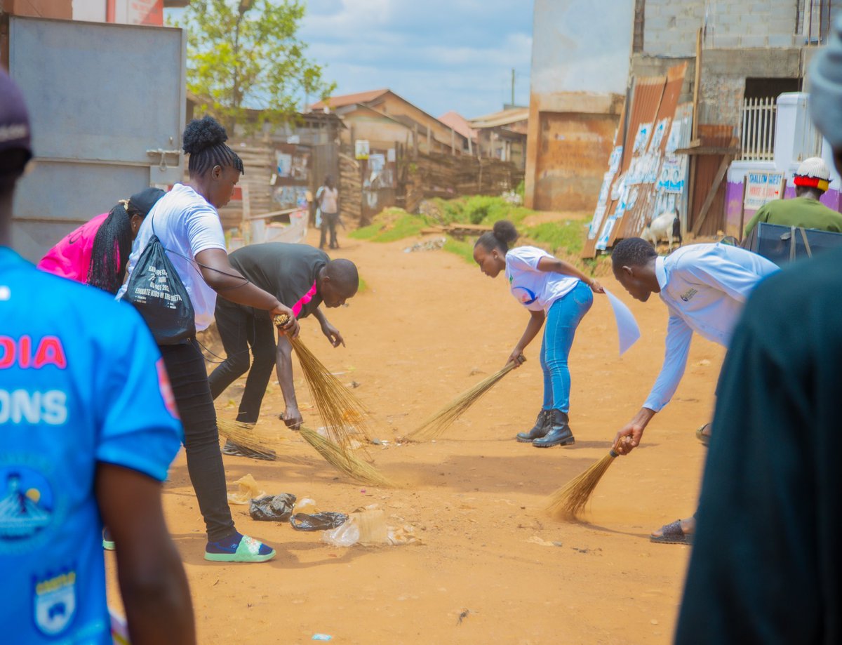 WeAreYouthsUg's tweet photo. Honoring the #NationalCleaningday , our team joined efforts with locals in St. Francis Zone , Bwaise 2 Kawempe division in Kampala Capital City Authority. We appreciate the Government of Uganda for coming up with such initiatives that seek to improve health and โฆ.. https://t.co/j0pBv3NKLa