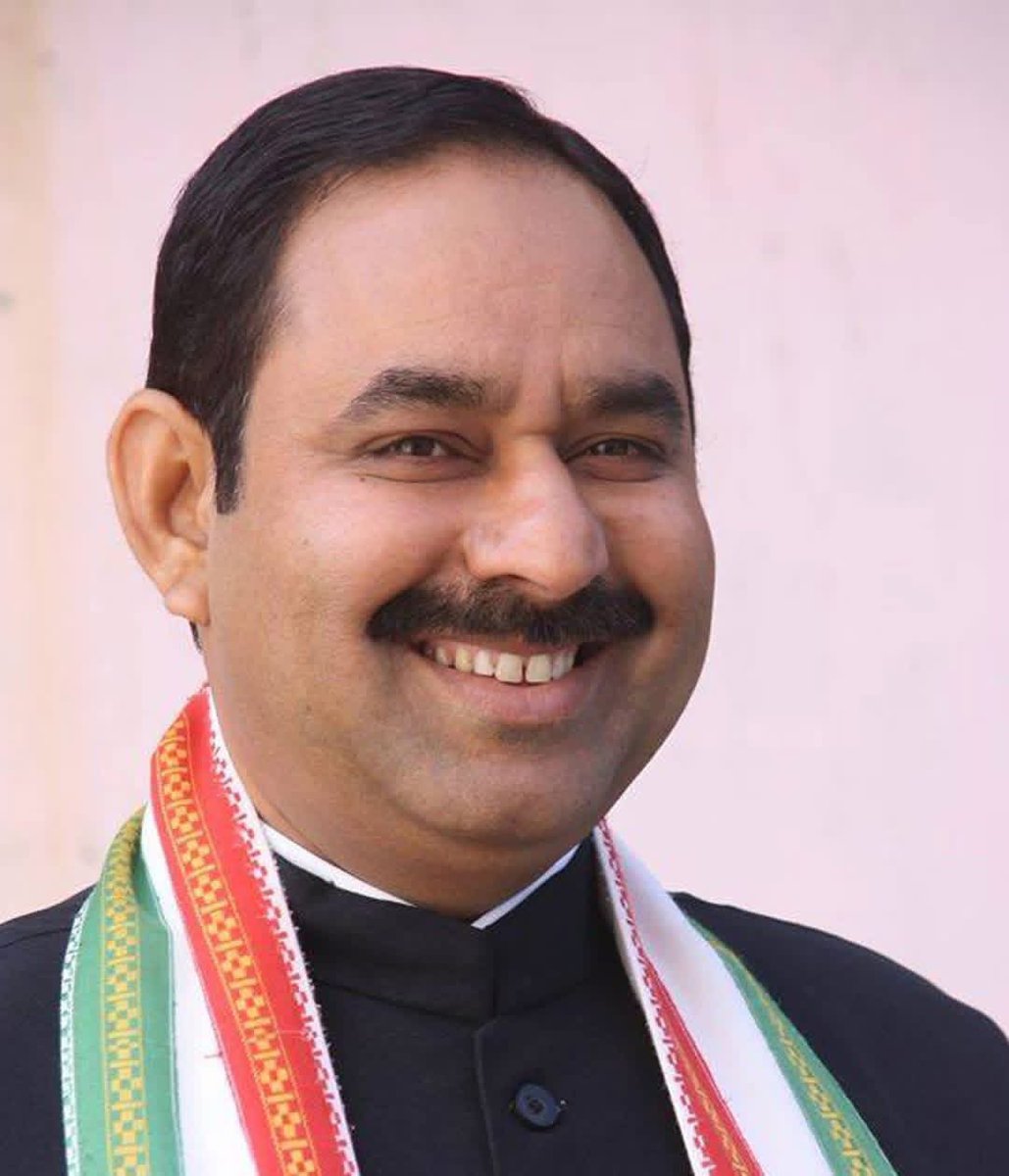 AjayPandeybasti's tweet photo. पूर्व विधायक , AICC के राष्ट्रीय सचिव सह प्रभारी उत्तरप्रदेश श्री सत्यनारायण पटेल जी को जन्मदिन की हार्दिक बधाई।
ईश्वर से आपके स्वस्थ, दीर्घायु एवं यशस्वी जीवन की शुभकामनाएं।

@snp_inc https://t.co/gOnq405czw