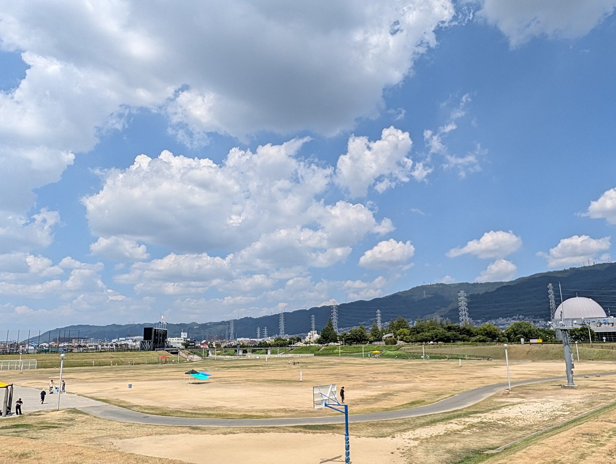 uWld3603AW16586's tweet photo. バイトは9時間でした
今日も安定の猛暑です https://t.co/SxWizlc98l
