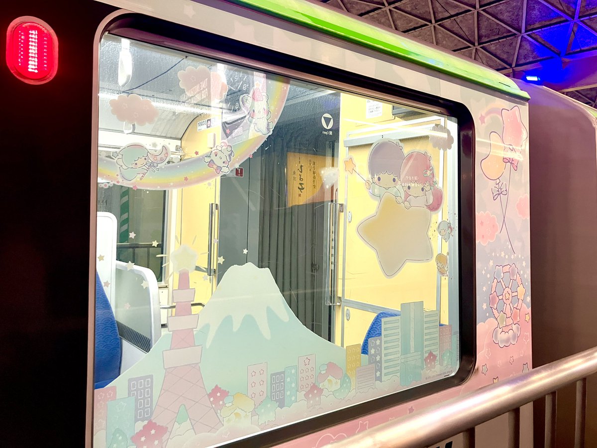 tomidamomo's tweet photo. 東京モノレールに乗ったら、キキララだったーかわいい🌟 https://t.co/mBojNHBxf9