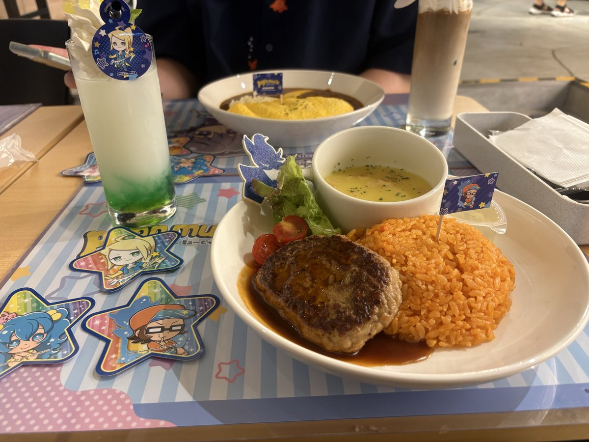 fu9ashi's tweet photo. #popn星空コラボカフェ に行ってきました🤩
 
ノーヴァのドリンクめっちゃ好きな味でした😆
料理も美味しくて欲しいグッズも買えて満足です🎶 https://t.co/s96wfRfgwB