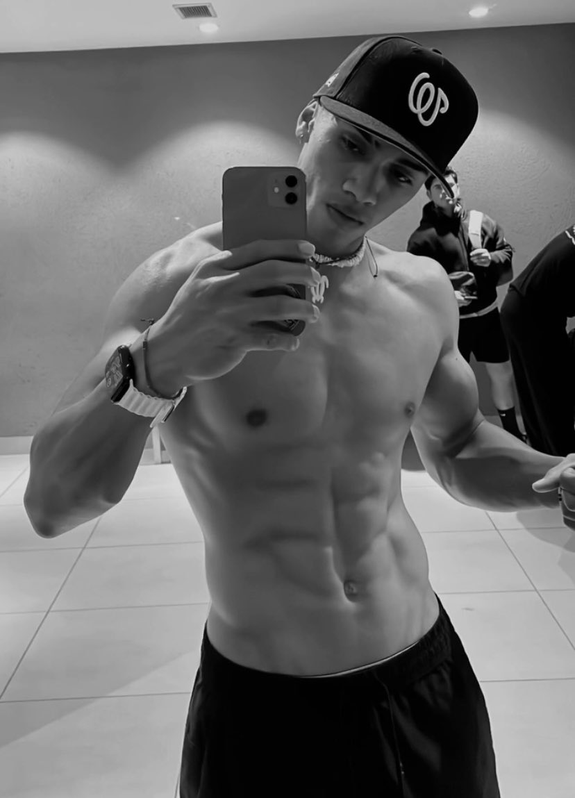 morenosutroo's tweet photo. RT Y TE ENVIO UN REGALO 🎁 POR DM🥵 

VENTA DE CONTENIDO POR DM‼️ https://t.co/RoJtLc7Qvx