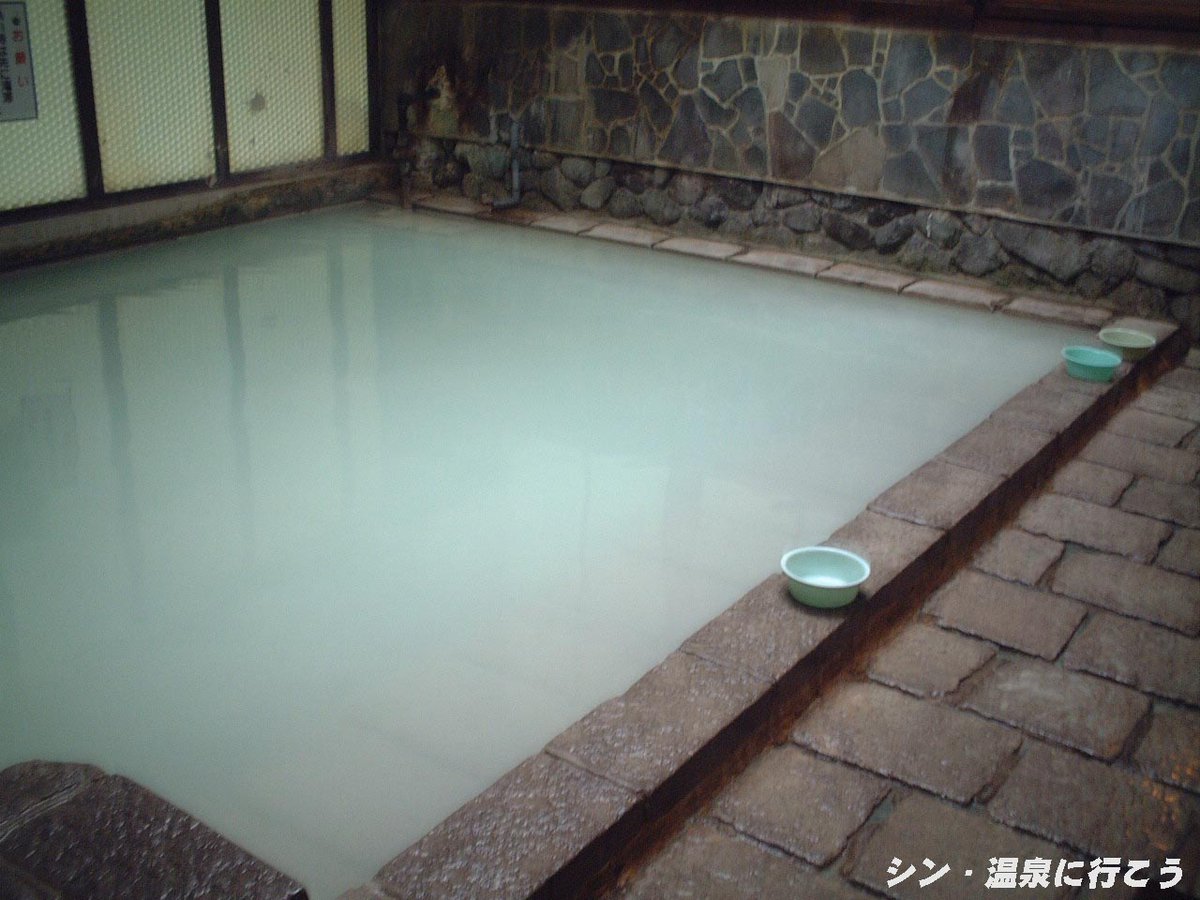 onsen2ikou's tweet photo. #大分県 #別府市 の #温泉ホテル の「#明礬温泉 #別府温泉保養ランド」です
内風呂にはコロイド湯、泥湯がありました
露天風呂の大部分は混浴で、滝湯、蒸し湯、広大な大露天風呂がありました

詳細はHPで：
https://t.co/ayIXeYvN3M
https://t.co/0FzDd4VlQb

#温泉 #温泉に行こう #大分の温泉 https://t.co/bxjEtW3cKN