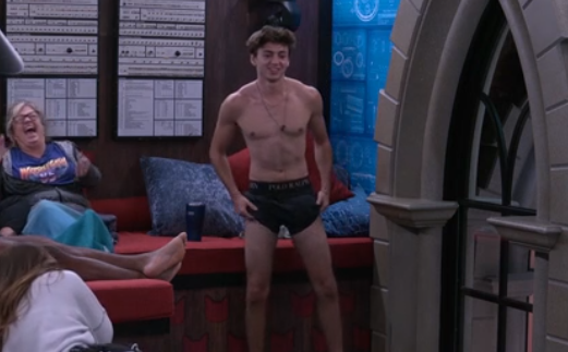 BBFeedsFairy's tweet photo. Angela just told Drew to take off his shirt and knock on Kamu's door, she is dying #bb28 https://t.co/Bfg1z3pSeU
