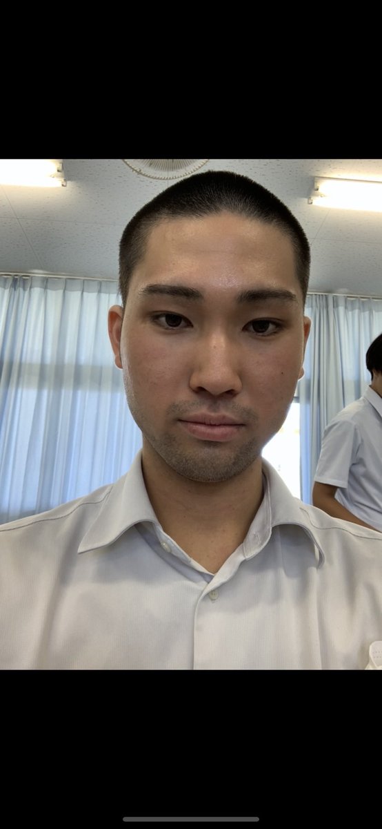 challmera4's tweet photo. 改めまして今日誕生日を迎えました！
🎉🎉🎉🎉

学生の頃は、バンドなんてやると思ってなかったけど、ここまで自分が変わると思ってなかったよ！
年取れば年取るほど若返ってくね！
おいこんなん載せんなよ https://t.co/OhDX7PPbr8