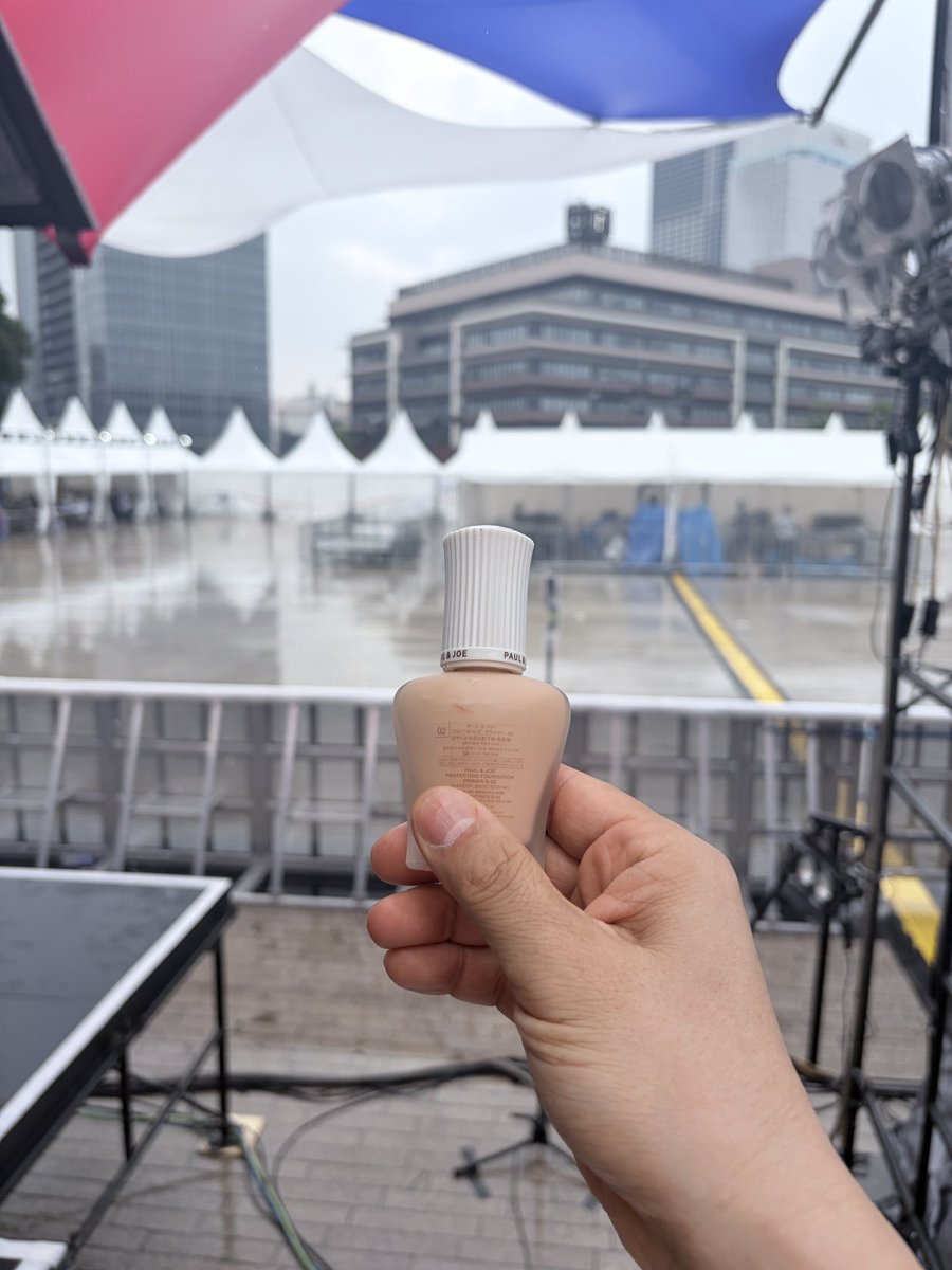 kazamatakafumi's tweet photo. ごらんポール&amp;ジョー
これが雨で誰もいなくなったムロフェスだよ https://t.co/9NHa63141K
