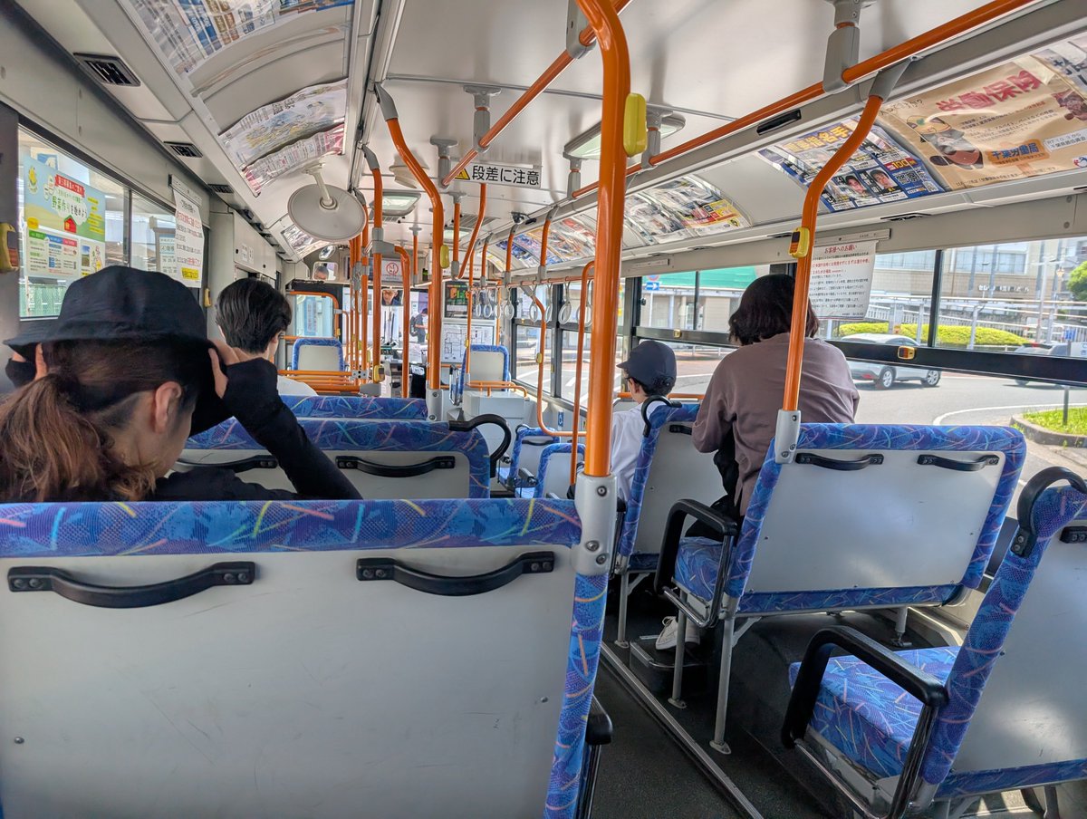 8246koji's tweet photo. 新検見川駅からバスで🏖️稲毛ヨットハーバーへ。千葉も快晴で暑い〜☀️ https://t.co/cKjTqH935J