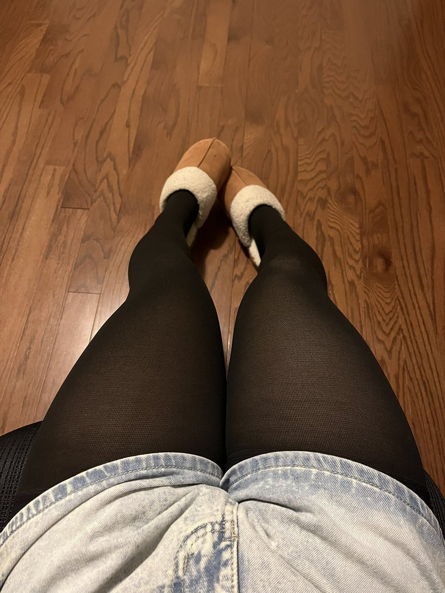 fillybank's tweet photo. sharing my thighs~ #thigh #thighs #legs https://t.co/OeLVy7ERqT