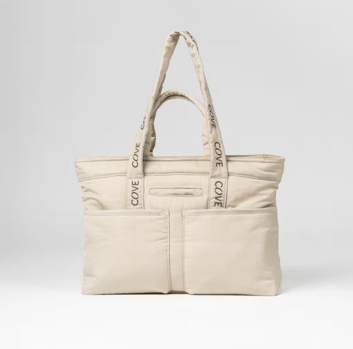 kookgummi's tweet photo. COVE Puffy Daytrip Tote #กระเป๋าใส่โน๊ตบุ๊ค / Laptop 16 นิ้ว  กระเป๋าสะพายไหล่ ผ้าไนล่อน น้ำหนักเบา
Brand : COVE
Color : almond 
ตำหนิ : รอยเปื้อนก้น ไม่มีผลการใช้งาน
Price :  1000 THB. (Shop 1987 บ.)
#ส่งต่อเสื้อผ้า #cove #กระเป๋าพร้อมส่ง #ส่งต่อสภาพนางฟ้า #โล๊ะตู้เสื้อผ้า https://t.co/UcvOg5d7OE