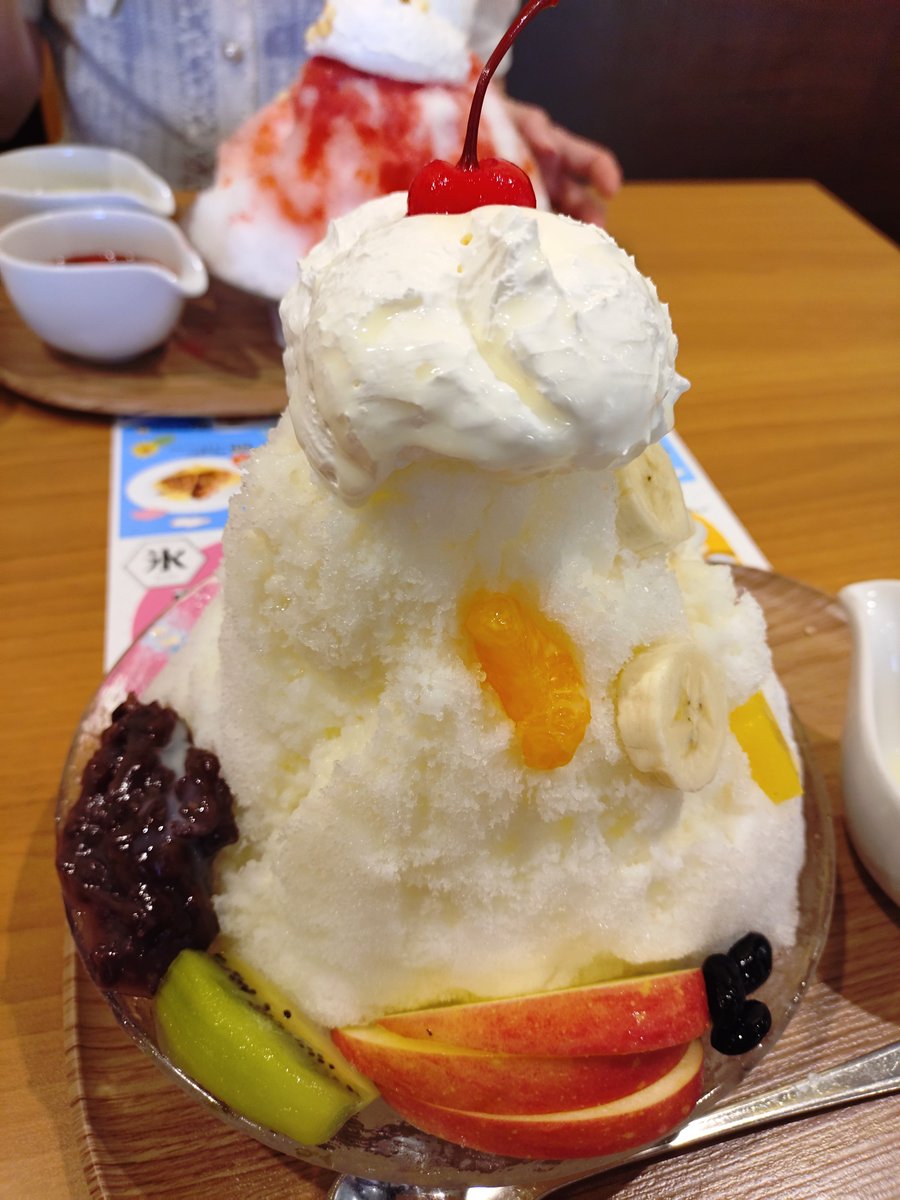 flashlight_p's tweet photo. ココスの純氷かき氷！
寒い！

#かき氷
#ココス
#純氷 https://t.co/px3IAGV80n