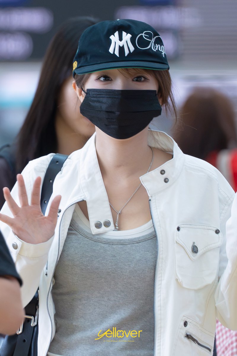 Yellover_YN's tweet photo. 260724 ICN 출국
#최예나 #예나 #YENA #イェナ https://t.co/afSbhy0FaT