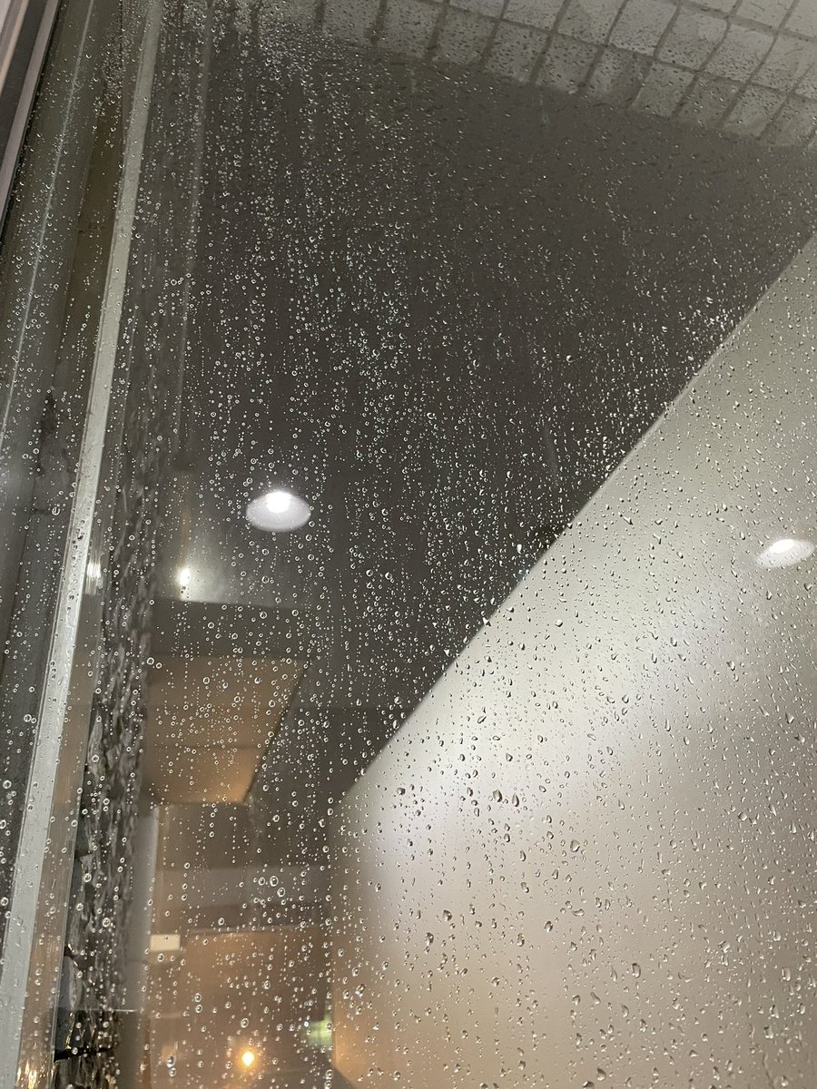 usho_net's tweet photo. 大絶賛コンクール曲を詰めています❗️
先日の練習はとんでもない雷と豪雨で、ホールの中にも雷鳴が轟いていました😱
宇都宮らしい雷雨…にしてはやり過ぎ⚡️ https://t.co/Gbsu1R1Adp