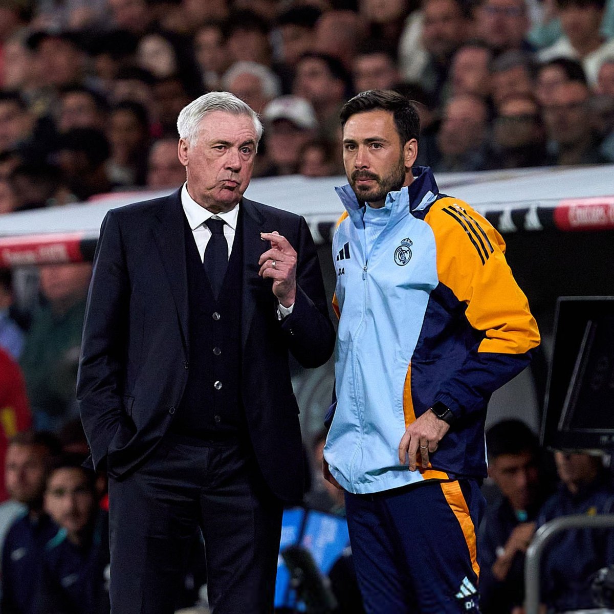 ActuL1_'s tweet photo. 🚨 CARLO ANCELOTTI 🇮🇹 A POUSSÉ SON FILS DAVIDE 🇮🇹 VERS LILLE ! 👀❤️🤍

« 𝗢𝘂𝗶, 𝗶𝗹 𝗺'𝗮 𝗮𝗽𝗽𝗲𝗹𝗲́ 𝘂𝗻 𝗷𝗼𝘂𝗿 𝗮̀ 𝗱𝗲𝘂𝘅 𝗵𝗲𝘂𝗿𝗲𝘀 𝗱𝘂 𝗺𝗮𝘁𝗶𝗻, 𝗰𝗮𝗿 𝗢𝗹𝗶𝘃𝗶𝗲𝗿 𝗹𝘂𝗶 𝗮𝘃𝗮𝗶𝘁 𝗱𝗲𝗺𝗮𝗻𝗱𝗲́ 𝗺𝗼𝗻 𝗻𝘂𝗺𝗲́𝗿𝗼. Il m'a dit qu'une équipe s'intéressait à moi. Je lui ai dit : "𝗻𝗲 𝗱𝗶𝘀 𝗽𝗮𝘀 𝗾𝘂𝗶, 𝗱𝗶𝘀-𝗺𝗼𝗶 𝘀𝗲𝘂𝗹𝗲𝗺𝗲𝗻𝘁 𝘀𝗶 𝗷𝗲 𝗱𝗼𝗶𝘀 𝘆 𝗮𝗹𝗹𝗲𝗿 𝗼𝘂 𝗽𝗮𝘀",, et il m'a répondu : "𝗯𝗶𝗲𝗻 𝘀𝘂̂𝗿". 

Après, bien évidemment, on a discuté. 𝗢𝗹𝗶𝘃𝗶𝗲𝗿 𝗲́𝗰𝗵𝗮𝗻𝗴𝗲 𝗿𝗲́𝗴𝘂𝗹𝗶𝗲̀𝗿𝗲𝗺𝗲𝗻𝘁 𝗮𝘃𝗲𝗰 𝗺𝗼𝗻 𝗽𝗲̀𝗿𝗲 𝗱𝗲𝗽𝘂𝗶𝘀 𝗱𝗲𝘀 𝗮𝗻𝗻𝗲́𝗲𝘀. Je me souviens qu'à Madrid c'était le cas, car on était intéressé par Leny Yoro. »

(@lequipe)