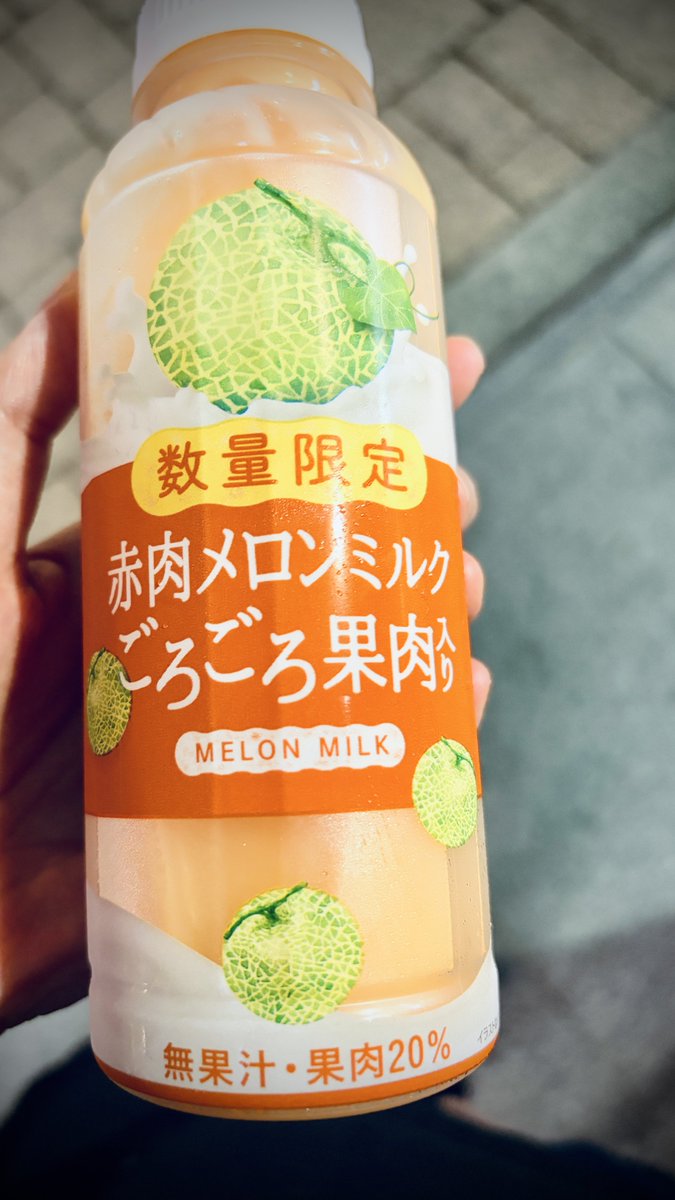 acane_madder's tweet photo. ファミマでしか売ってるの見たことない「ごろごろ果肉」シリーズの限定のやつ、美味しかったです🍈🍈🍈 https://t.co/YQDsZPtpnz