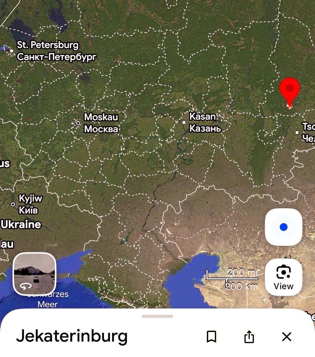 JulianRoepcke's tweet photo. Eine ukrainische FP-1 Drohne ist im „Wildberries“ Logistikzentrum in Jekaterinburg, 1700 Kilometer östlich der Ukraine, eingeschlagen. https://t.co/cBeiU2JKB6