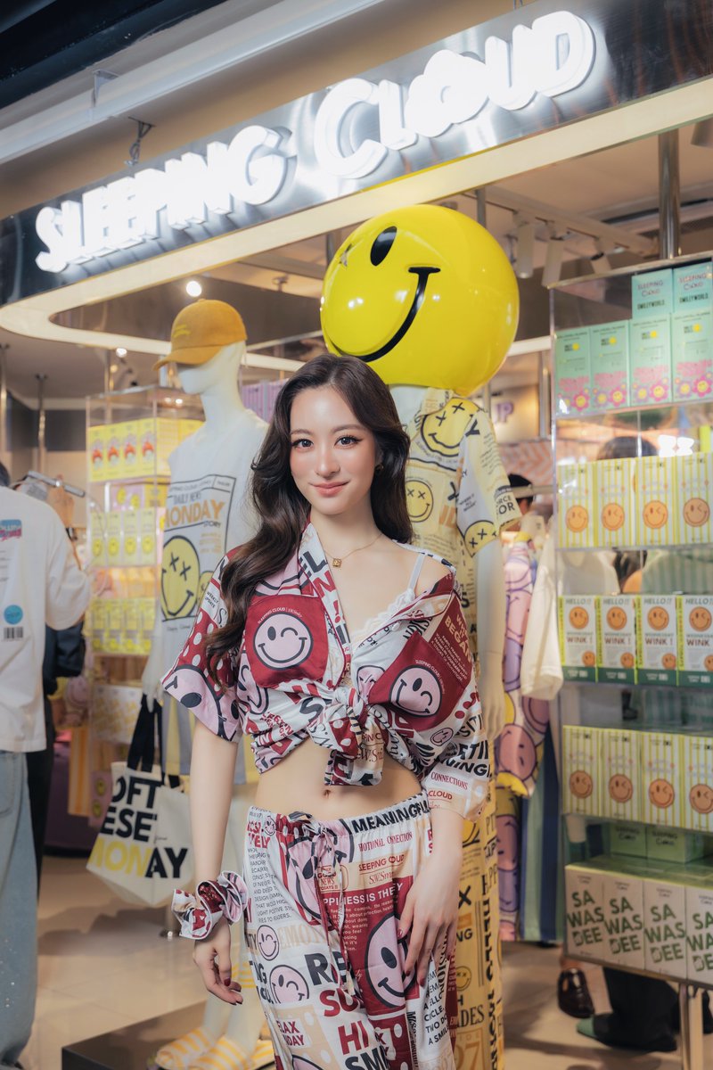 HeartPopStudio's tweet photo. ขอขอบคุณ Sleeping Cloud ที่ให้เกียรติเชิญ มีมี่ เหมือนฝัน ได้ไปร่วมงานเปิดตัว sleeping cloud หวังว่าทุกคนจะหลับฝันดีนะคะ ☁️🩵
#SleepingcloudTH #SleepUpgrade #CloudFriends
#CloudModeChallenge
#memibae
#HeartPopStudio https://t.co/DhLRuQ6y1N