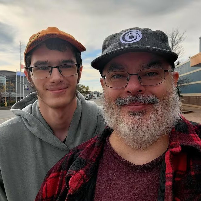 AcervoCharts's tweet photo. Após ver o filho autista sofrer bullying online, pai criou um servidor seguro de Minecraft que é acessado por 18 mil crianças autistas. https://t.co/CWCYrpc5Gr