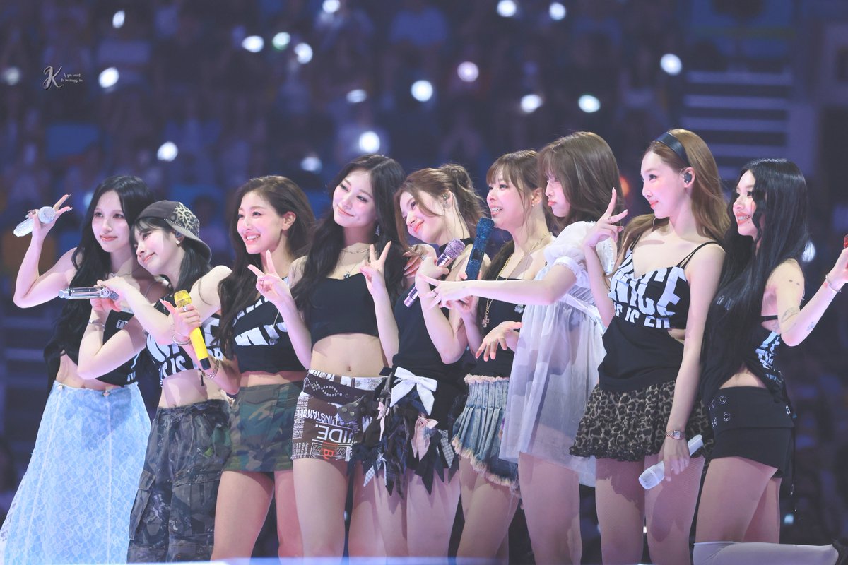 kpop1155's tweet photo. 260712 THIS IS FOR FINAL in SEOUL  

「One in a million」
앞으로도 최고의 9명과 함께…🥹🫶✨

#TWICE #트와이스 #THISISFOR
#TWICE_THISISFOR_WORLD_TOUR
#TWICE_FINALE_IN_SEOUL https://t.co/cJv0IInn86