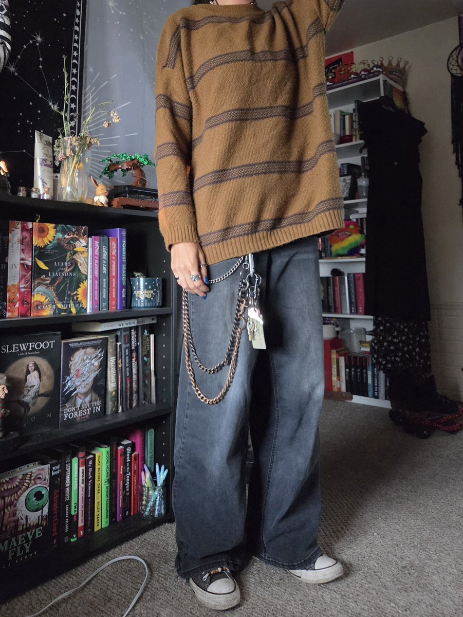 lavenderxvoid's tweet photo. How I dress vs how I look. https://t.co/5YOcUtbN1h