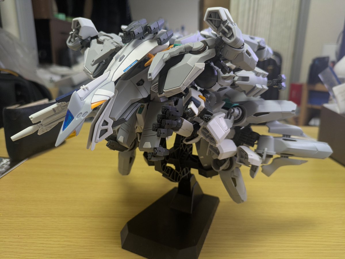 _raru's tweet photo. HGアリュゼウス完成！
自分なりに足りない色とか塗りながら組んだのもあってかなかなか大変だった…
個人的にフライトフォームがお気に入り😎 https://t.co/TJJKBvqNDB