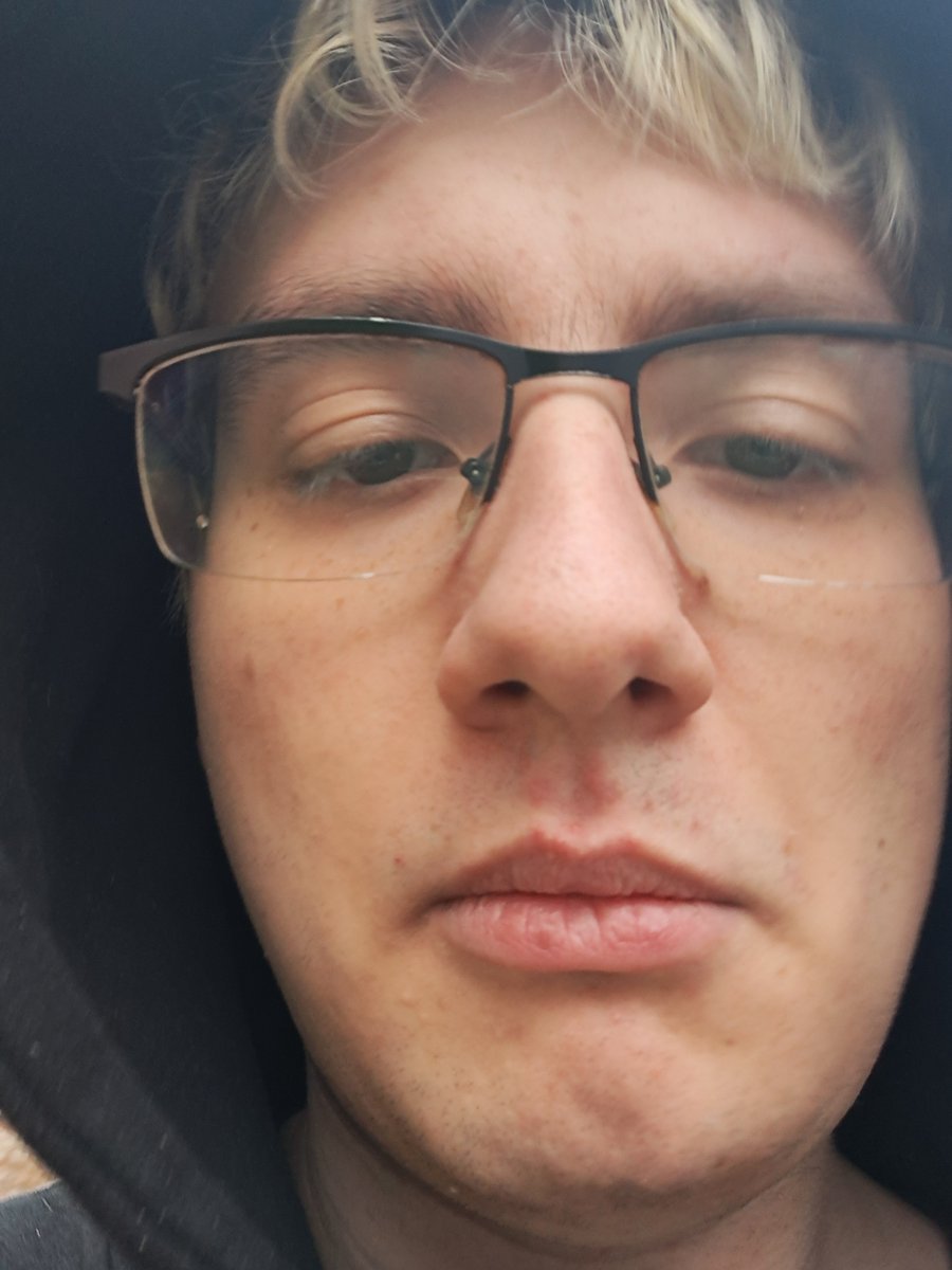 Tzetziky's tweet photo. Sorry for stealing your trend but this photo is too perfect to pass the opportunity of someone's first impression of me being this. (Yes I am stoned in that one) https://t.co/rKRTcir4wS