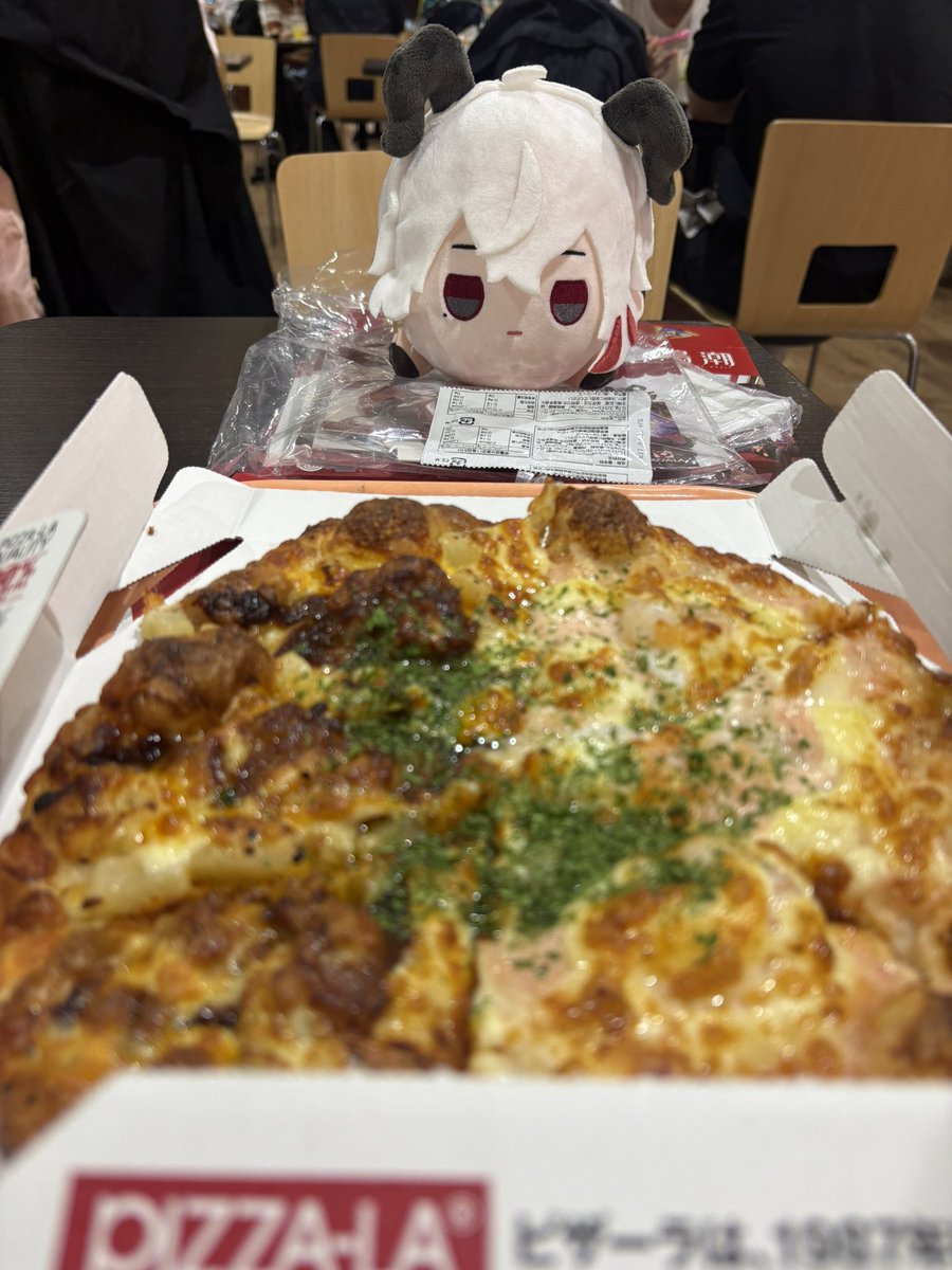 irodoricky1018's tweet photo. 東京タワーまでピザを食べに行く男　#鳴潮 https://t.co/Esr6EeVZbj