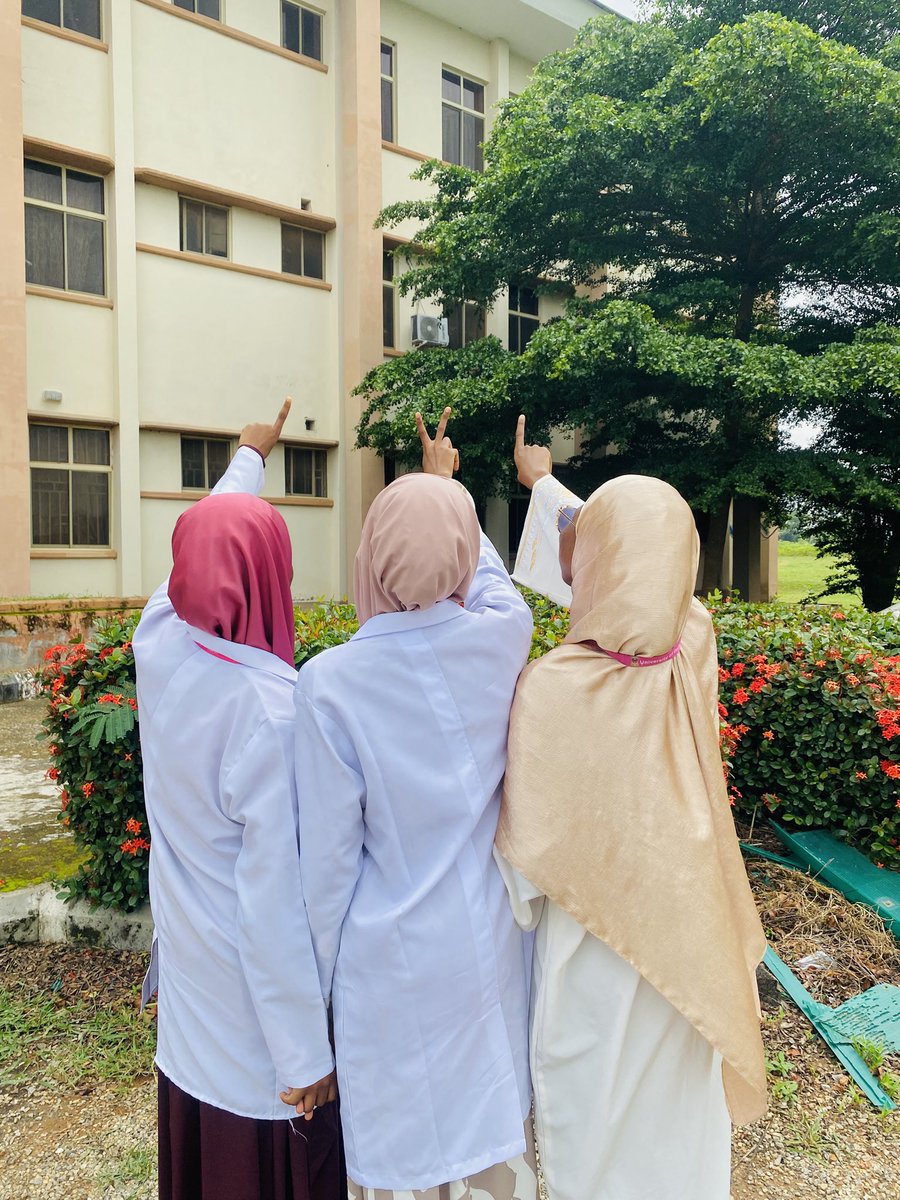 the_jameelahh's tweet photo. Three weeks ago, I concluded my first professional exam in medical school and I am excited to share that…

…🥳🥳🥳I satisfied my examiners and now officially a clinical student💃💃💃💃💃

Anatomy✅
Physiology ✅
Medical Biochemistry ✅
Integrated Paper✅

Alhamdulillah🤲✨ https://t.co/1kjkMby4rV