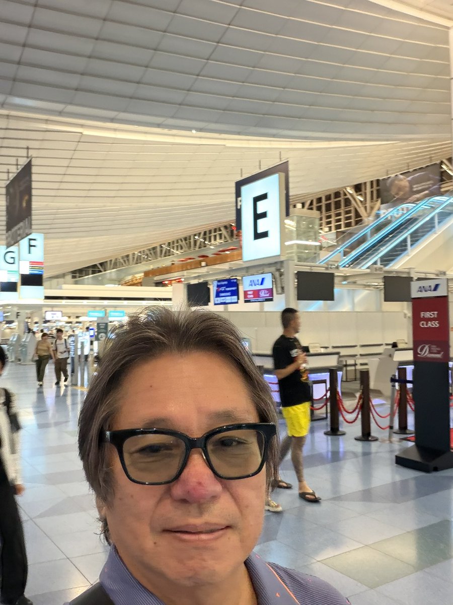 Jimmy56321567's tweet photo. 羽田発深夜便ソウル行き

私は運転手で羽田空港まで。

ソウル行き深夜便が
行列なのに、ちょいと
びっくり‼️

バスも動いてない仁川空港に
早朝に着くのに一体何故なのか
不思議に思う。 https://t.co/ZhiP0Jmg5U