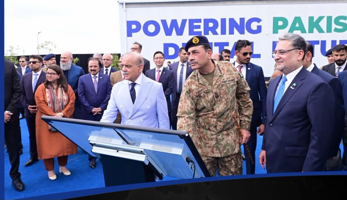 abualaasendi's tweet photo. افتتح رئيس الوزراء الباكستاني محمد شهباز شريف ورئيس الدفاع المشير سيد عاصم منير، أكبر مركز بيانات وحوسبة سحابية للذكاء الاصطناعي في باكستان، "سكاي 47 كاراكورام وان" https://t.co/aZC3WiYfvg