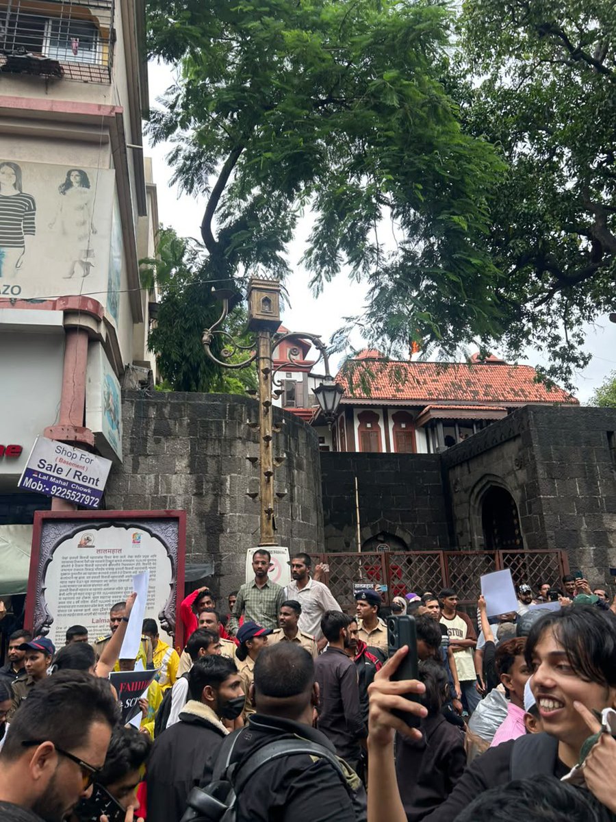kavitakane's tweet photo. “Isse kuch fark padega?” queried a rickshaw wala. 
It struck hard.  If we need fark /change, we have to voice it. 
If we need justice, we have to voice it. 
If we want reforms, we have to voice it. 
And if not open to dialogue, the voice is on the streets…Loud. #CJPprotest https://t.co/HBnHYGqf5A