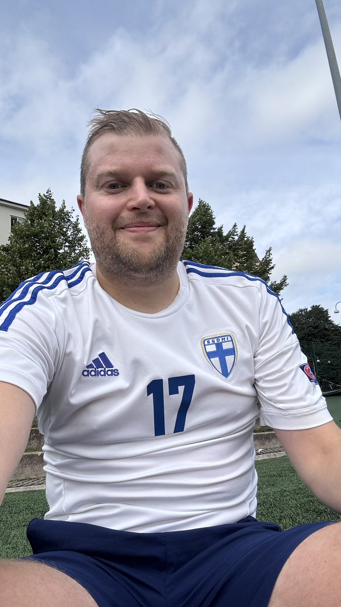 JanneUlmala's tweet photo. Simo Syrjävaara Cupiin, eli harrastefutiksen SM-turnaus käyntiin omalta osaltani! Ekasta matsista 5-2 voitto ja myös oma maalitili auki. Tänään vielä kaksi matsia ja huomenna toivottavasti jatkopelit. Tästä on hyvä jatkaa! #SMJK #Pohjoiskaarre #Harrastefutis #ParastaKentällä https://t.co/4PpdDJg5s6