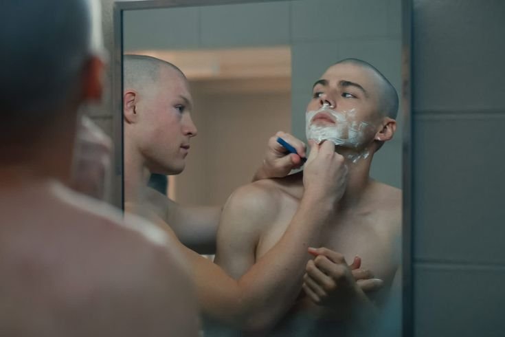 Karisma_bae's tweet photo. Angus O'Brien and Miles Heizer in the Netflix comedy-drama series Boots. https://t.co/hyq5y8PleV