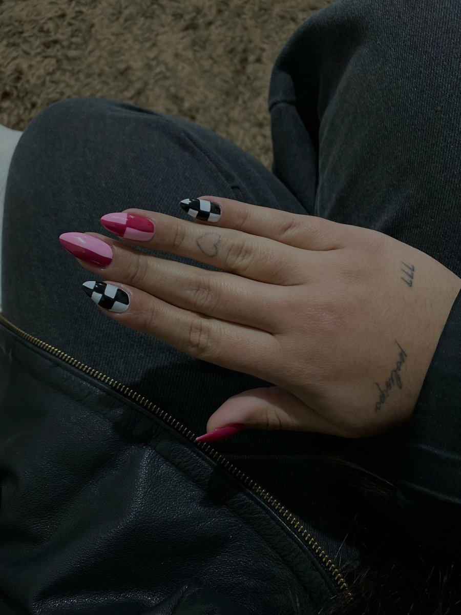 V1ICCX's tweet photo. Nails and style https://t.co/nlaeCrbkyr