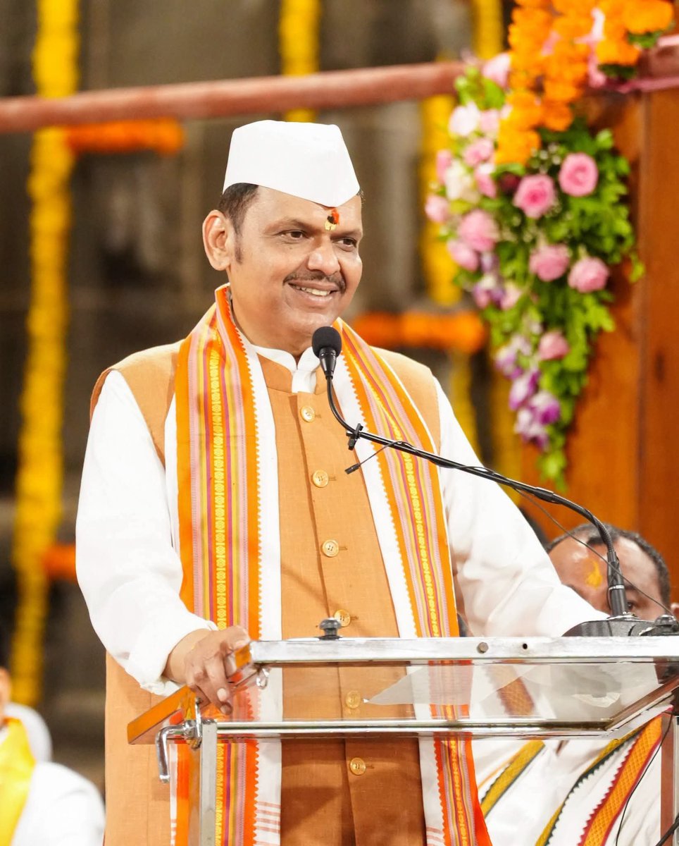 PatilShivash's tweet photo. न मागताच जे सर्वकाही देतो, तोच माझा पांडुरंग!
तुझ्या चरणी असो सदैव माझे शीश..🌸👏🏻
जय जय राम कृष्ण हरी!🙏🏻🚩
Devendra Fadnavis
#AshadhiWari2026 #jayharivitthal #pandharpur #VitthalRukmini #DevendraFadnavis #AplaVishwasDevendra #DevendraFadnavis4Maha #DevaBhau #maharashtra https://t.co/Lmi4mtmuBK