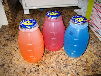 NostalgiaFolder's tweet photo. Little Hug fruit juice barrels https://t.co/Pxc0EGBxr1