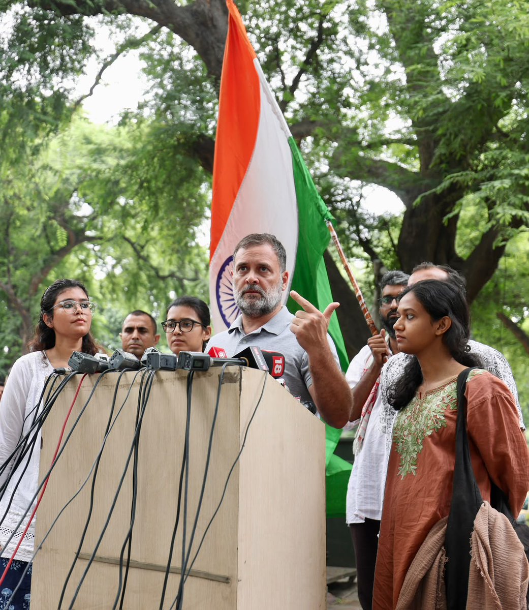 INCIndia's tweet photo. देश के छात्रों ने जो मांग रखी है, उनसे कोई समझौता नहीं हो सकता।

⦿ भ्रष्ट-अयोग्य शिक्षा मंत्री धर्मेंद्र प्रधान को बर्खास्त किया जाए 
⦿ छात्रों के साथ बर्बरता करने वालों पर सख्त कार्रवाई हो
⦿ नरेंद्र मोदी देश के सभी छात्रों से माफी मांगे https://t.co/WoAWvM6pmF