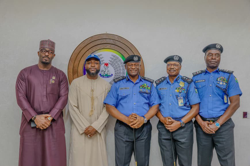 DukeOfOsun's tweet photo. Chairman of Imole Youth Campaign mobilization Committee, Hon David Adeleke (Davido), Pays Courtesy Visit to Inspector General of Police, Tunji Disu

As we approach the upcoming elections in Osun State, ensuring the safety of our citizens is paramount. https://t.co/h2Is4FpJi2