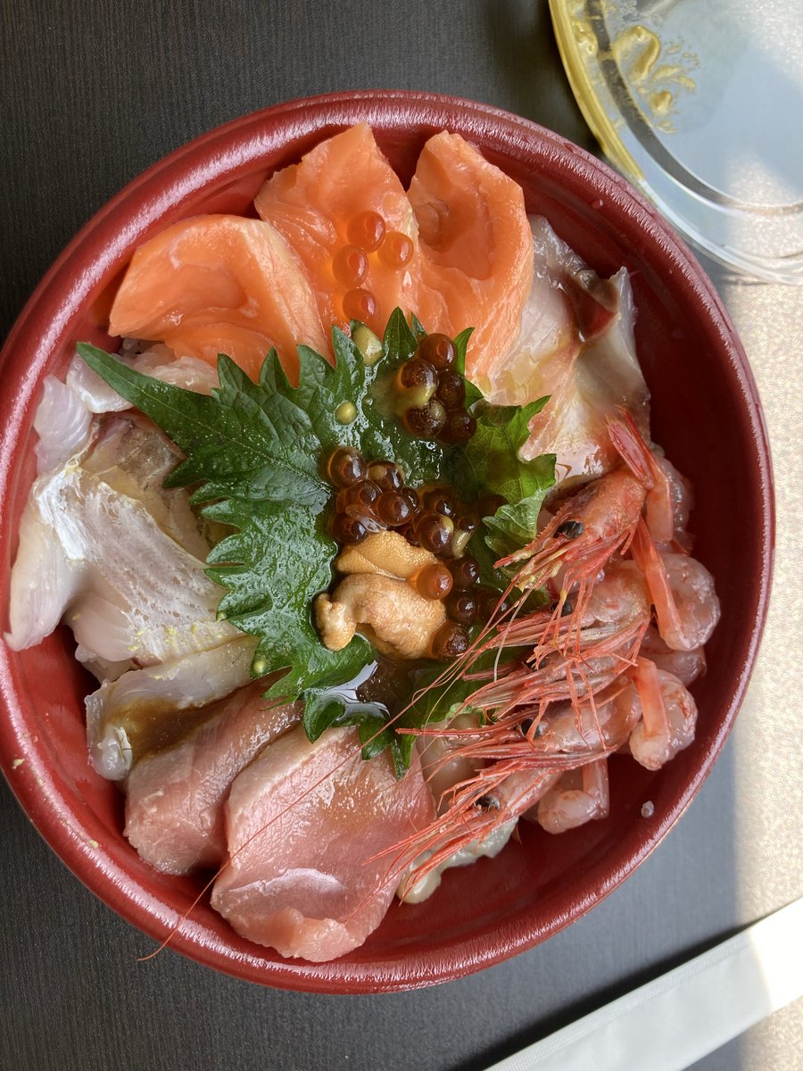 ew_m752t's tweet photo. 北海道、旨し！
有珠山SA、あげいも！
札幌千秋庵、カムホームサーモン！
苫小牧マルミ食堂、マルミ丼！
新千歳空港内LeTAO、パフェ！ https://t.co/7a8tCqR4cz
