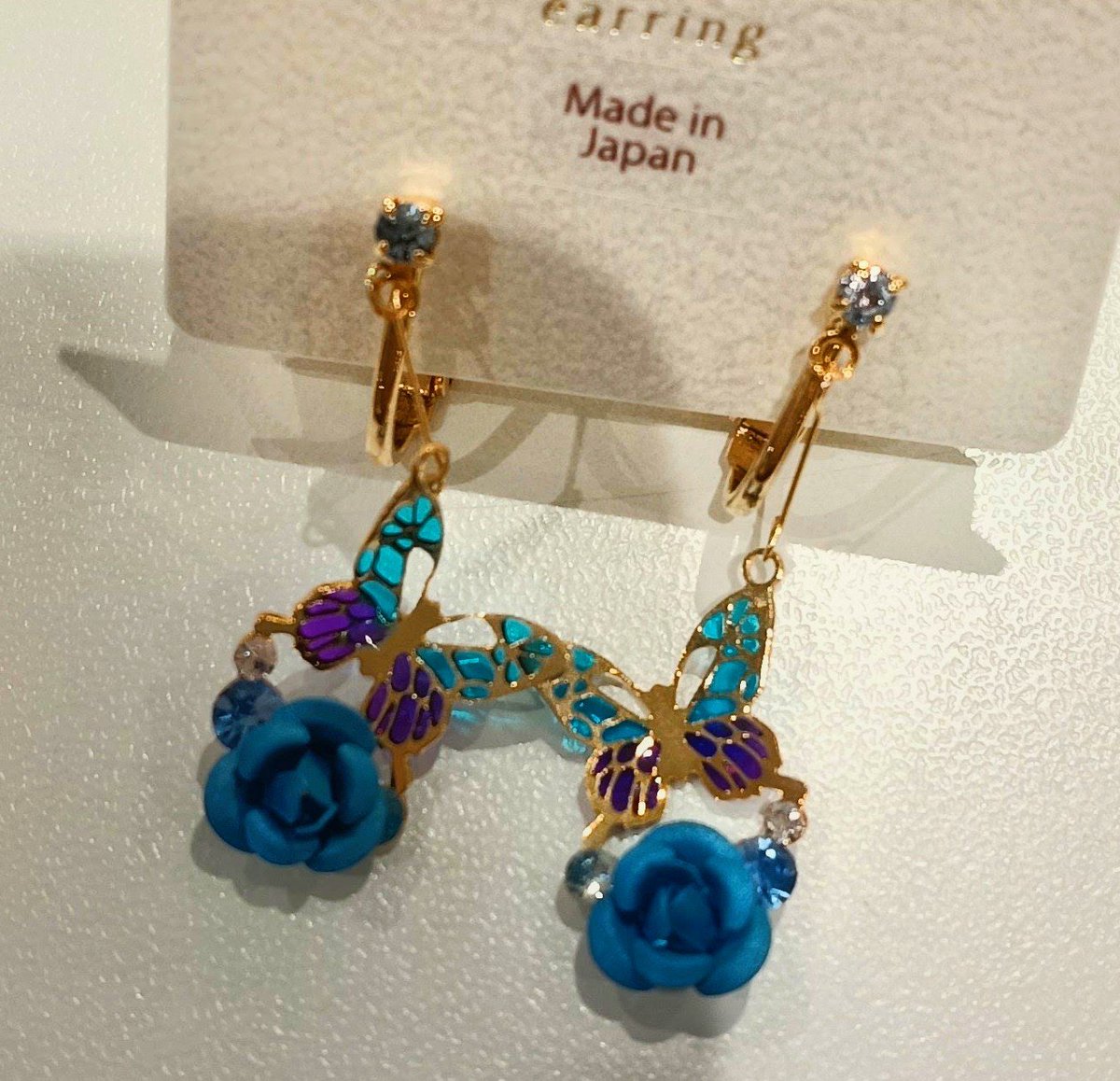 matyaofmidnight's tweet photo. 野生のうちの子過ぎて確保してしまった……
青と紫の蝶に青い薔薇とか、アモールくん概念すぎる…

予想外に結構な出費になっちゃったけど、うちの子概念だからｯ！
二度と出会えないかもだから仕方ないのだ…！！！ https://t.co/1MB6grZAiV