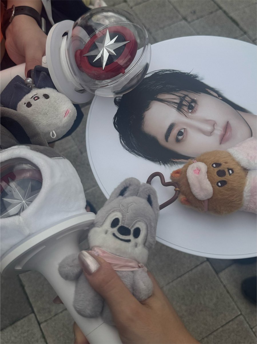 backsdoors's tweet photo. see u soon my skz https://t.co/v7JI6AuspO