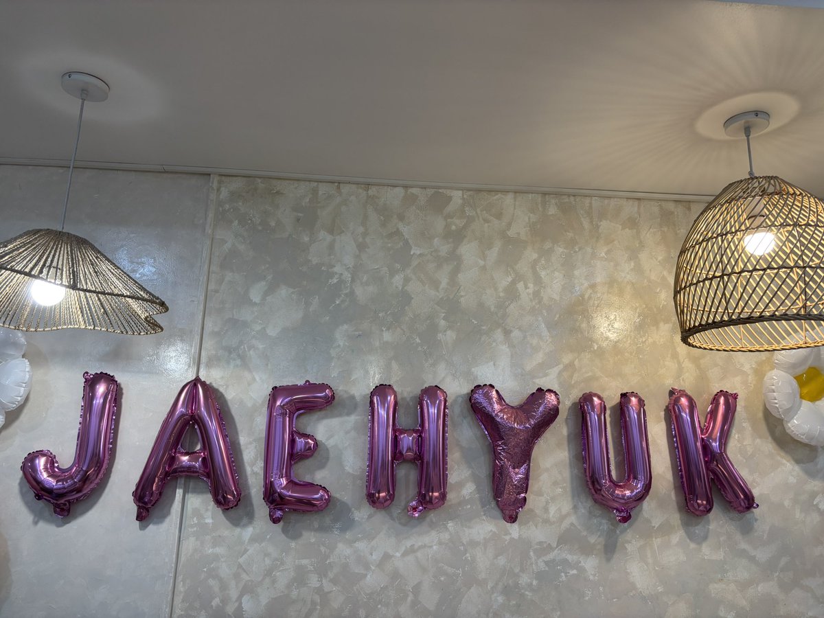 chocolatelei_'s tweet photo. Happy birthday Jaehyuk 🥳🥰 We love youuuuu!! ❤️😘

#SpecialJAElivery #YOONJAEHYUK https://t.co/qUQ0jAlrvA