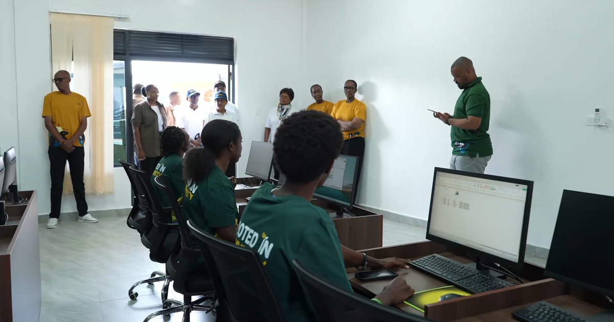 DOTRwanda's tweet photo. @DOTRwanda joined partners at the inauguration of the Imbuto Hub by @Imbuto, reaffirming our shared commitment to empowering communities. Through the provision of computers, we're expanding young people's access to digital skills and opportunities. #RootedOnCommunity #DOTYouth https://t.co/BZd2NxGfJu