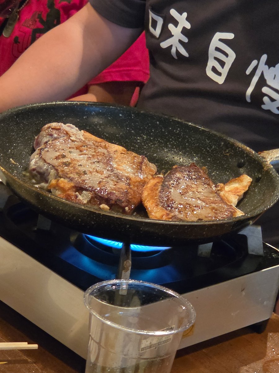 oskdgkmgkkk's tweet photo. 同じ値段でステーキを？？ https://t.co/QziLlQ16Nk